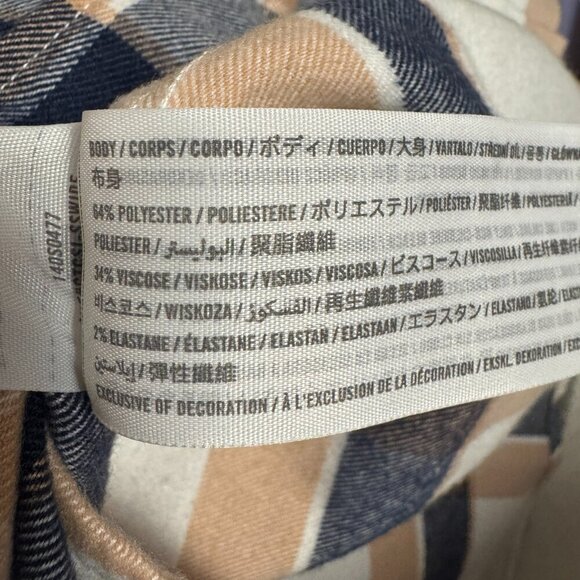 Abercrombie & Fitch Oversized Plaid Button-Up Shirt in Neutral Beige and Navy - Picture 6 of 8